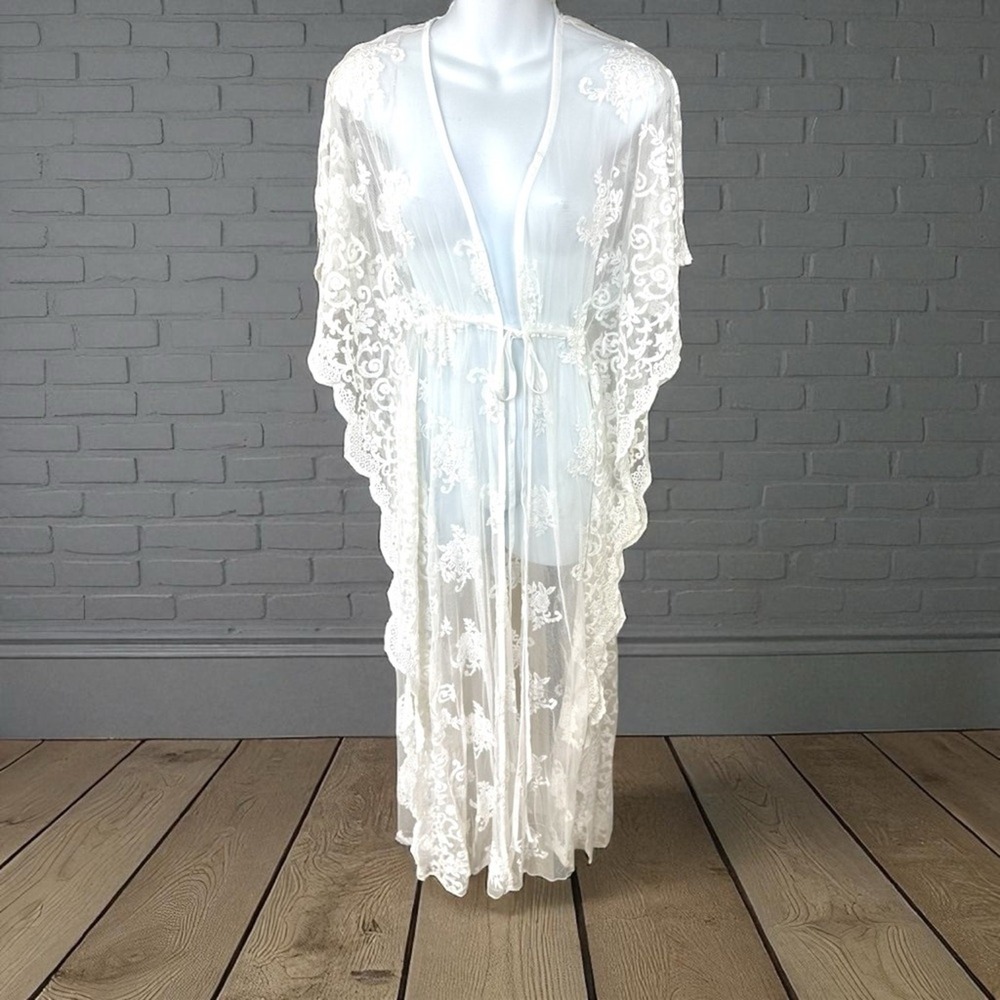 Dance & Marvel NWT Size Medium White Lace Duster Kimono with tie‎ closure